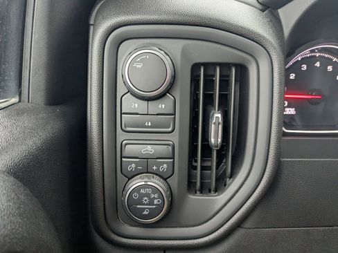 Used 2022 Chevrolet Silverado 2500 Custom w/ Custom Value Package image 21