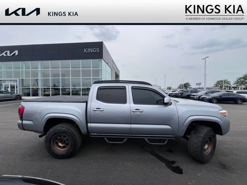 Used 2020 Toyota Tacoma SR AWD/4WD image 2