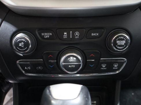 Used 2015 Jeep Cherokee Trailhawk w/ Comfort/Convenience Group image 40