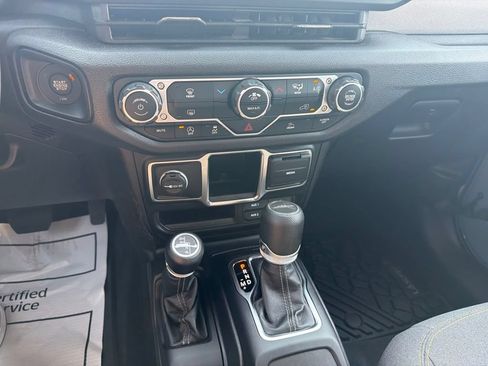 Used 2024 Jeep Gladiator Sport AWD/4WD image 17