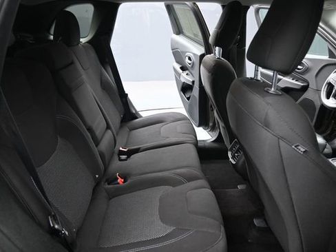 Used 2019 Jeep Cherokee Latitude w/ Popular Appearance Group FWD image 12