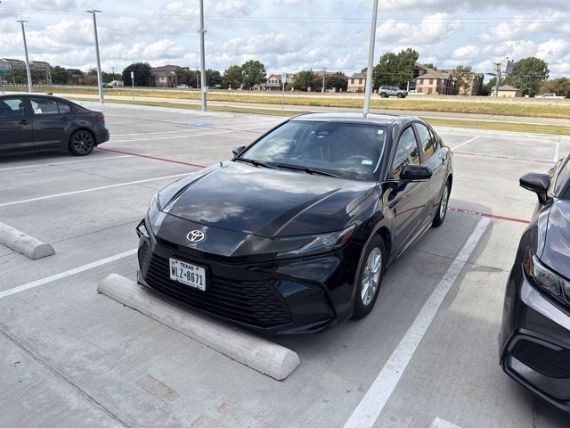 Used 2025 Toyota Camry LE w/ Convenience Package FWD image 2