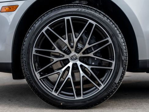 Certified 2026 Porsche Macan AWD/4WD image 13