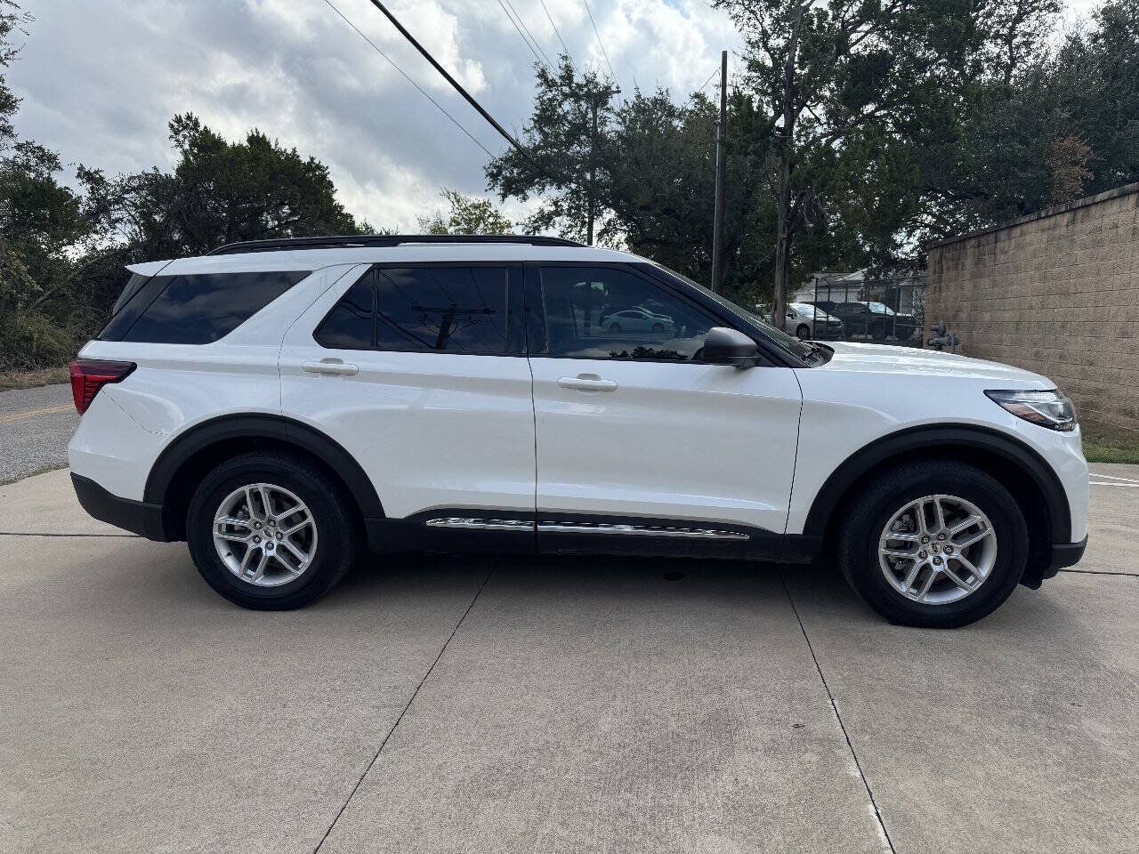 Used 2025 Ford Explorer Active RWD image 13