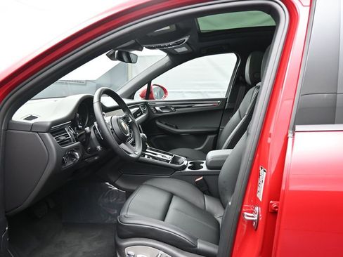 New 2026 Porsche Macan image 4