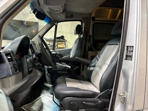 Used 2008 Freightliner Sprinter 3500 image 40