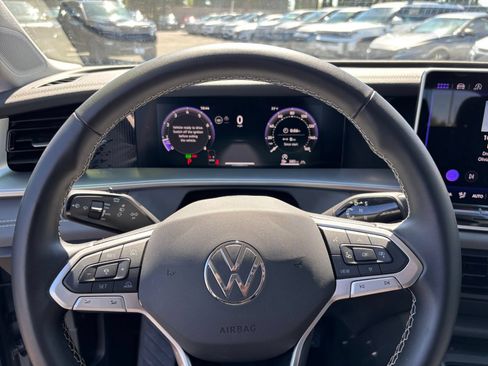 Used 2026 Volkswagen Tiguan SE AWD/4WD image 30