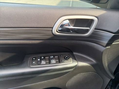 Used 2021 Jeep Grand Cherokee Laredo X image 20