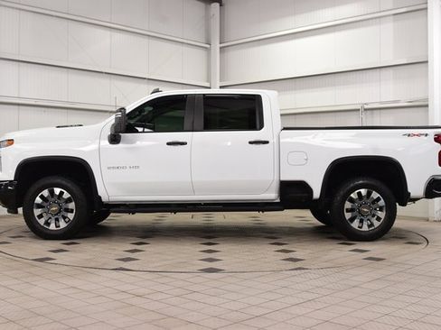 Used 2024 Chevrolet Silverado 2500 Custom w/ Custom Value Package image 4