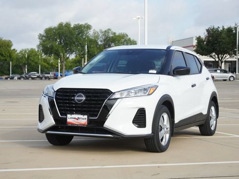 Used 2025 Nissan Kicks Play S FWD image 4