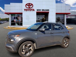 Used 2025 Hyundai Venue SEL video 1