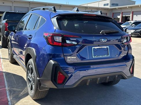 Used 2025 Subaru Crosstrek 2.0i Premium image 3