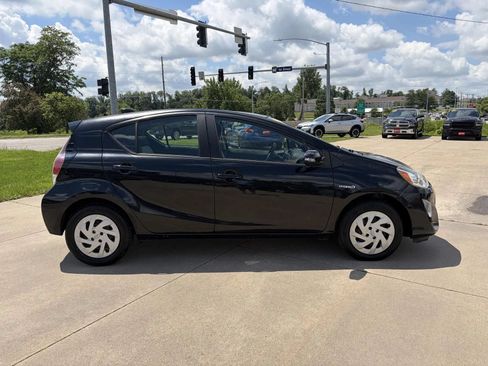Used 2016 Toyota Prius C One FWD image 4