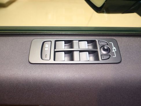 Used 2021 Land Rover Discovery Sport S image 41