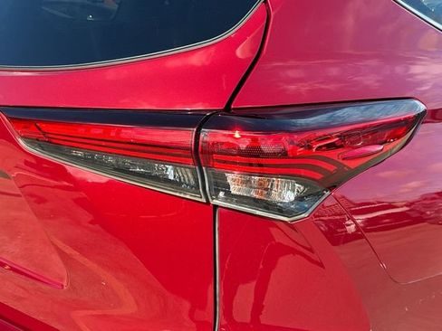 Used 2020 Toyota Highlander Limited FWD image 31