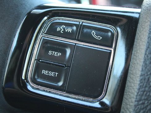 Used 2016 Dodge Grand Caravan SXT image 37