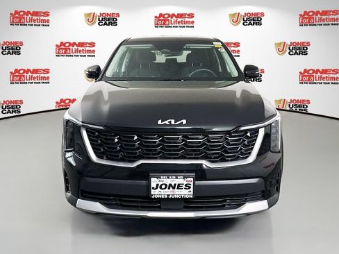 Certified 2025 Kia Sorento LX FWD image 12