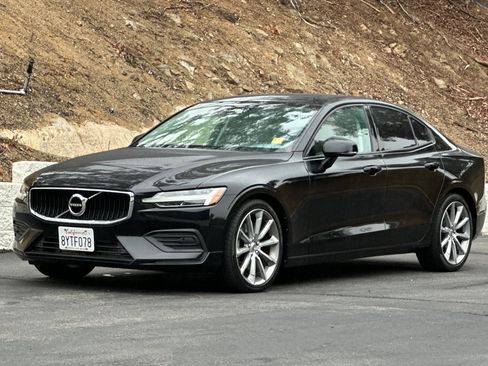 Used 2019 Volvo S60 T5 Momentum w/ Premium Package FWD image 8