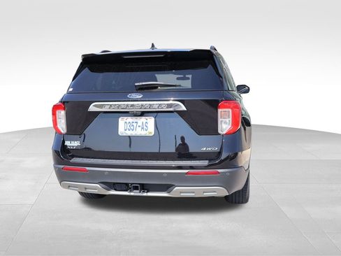 Used 2021 Ford Explorer XLT w/ Equipment Group 202A AWD/4WD image 17