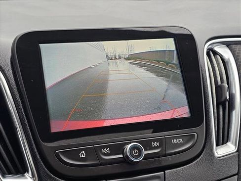 Used 2018 Chevrolet Malibu LT FWD image 24