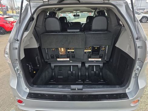 Used 2017 Toyota Sienna SE image 13