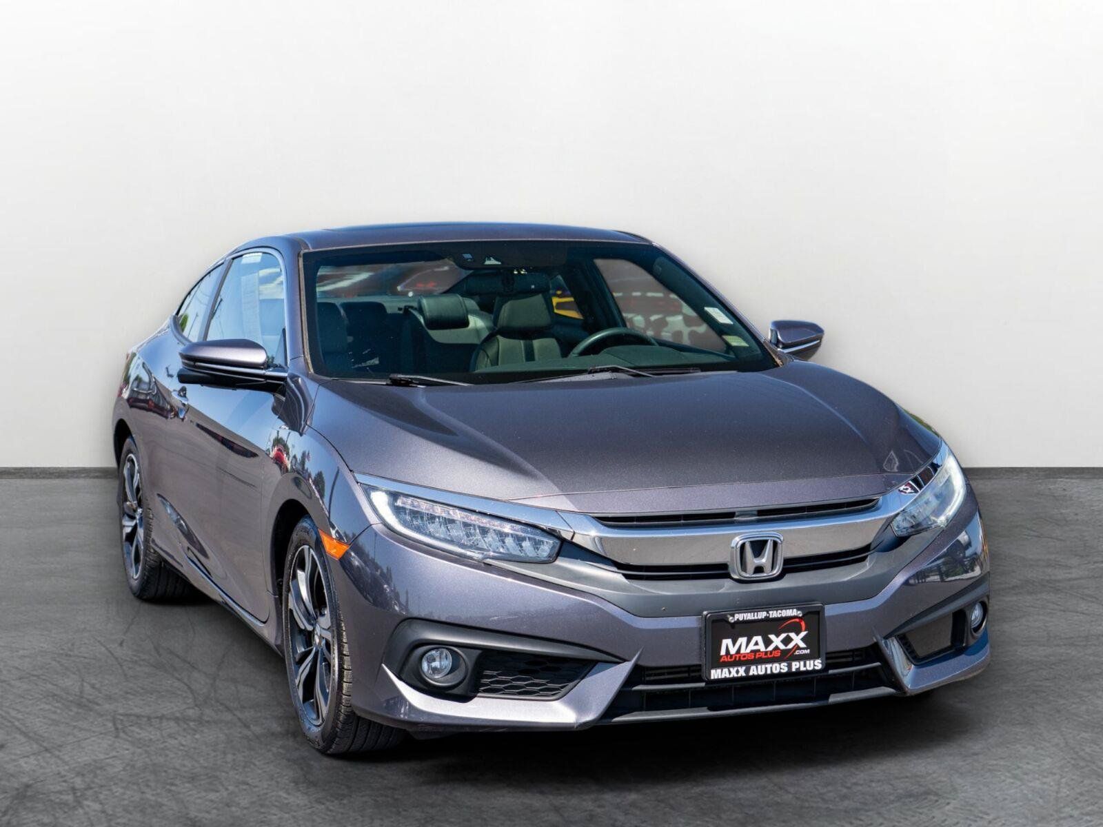 Used 2017 Honda Civic Touring image 1