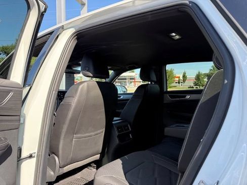 Certified 2024 Volkswagen Atlas Cross Sport SE AWD/4WD image 15