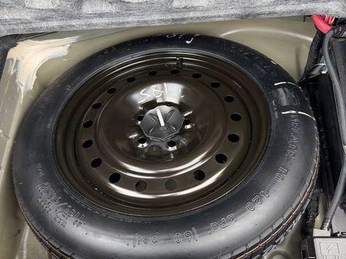 Used 2019 Dodge Charger SXT image 32