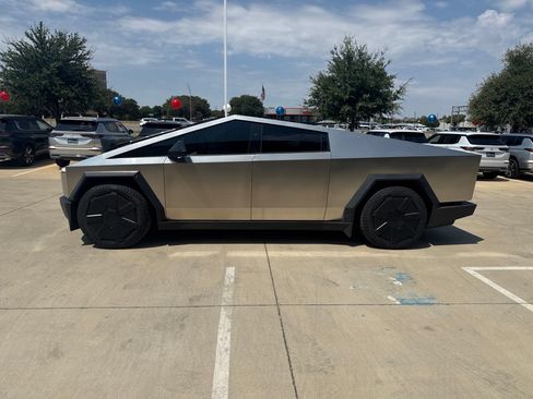 Used 2024 Tesla Cybertruck AWD Crew Cab image 3