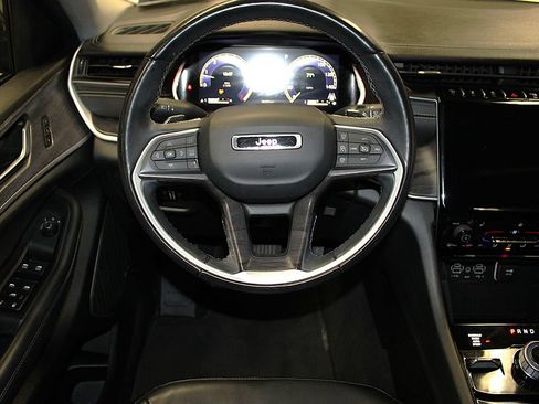 Used 2022 Jeep Grand Cherokee Limited w/ MOPAR Finishing Package AWD/4WD image 13