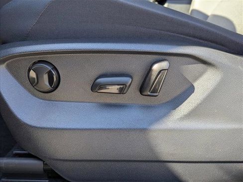 Used 2021 Volkswagen Tiguan S FWD image 11