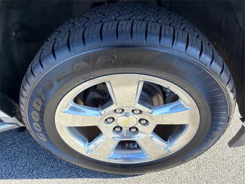 Used 2016 Chevrolet Suburban LTZ image 12