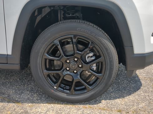 New 2026 Jeep Compass Latitude AWD/4WD image 9