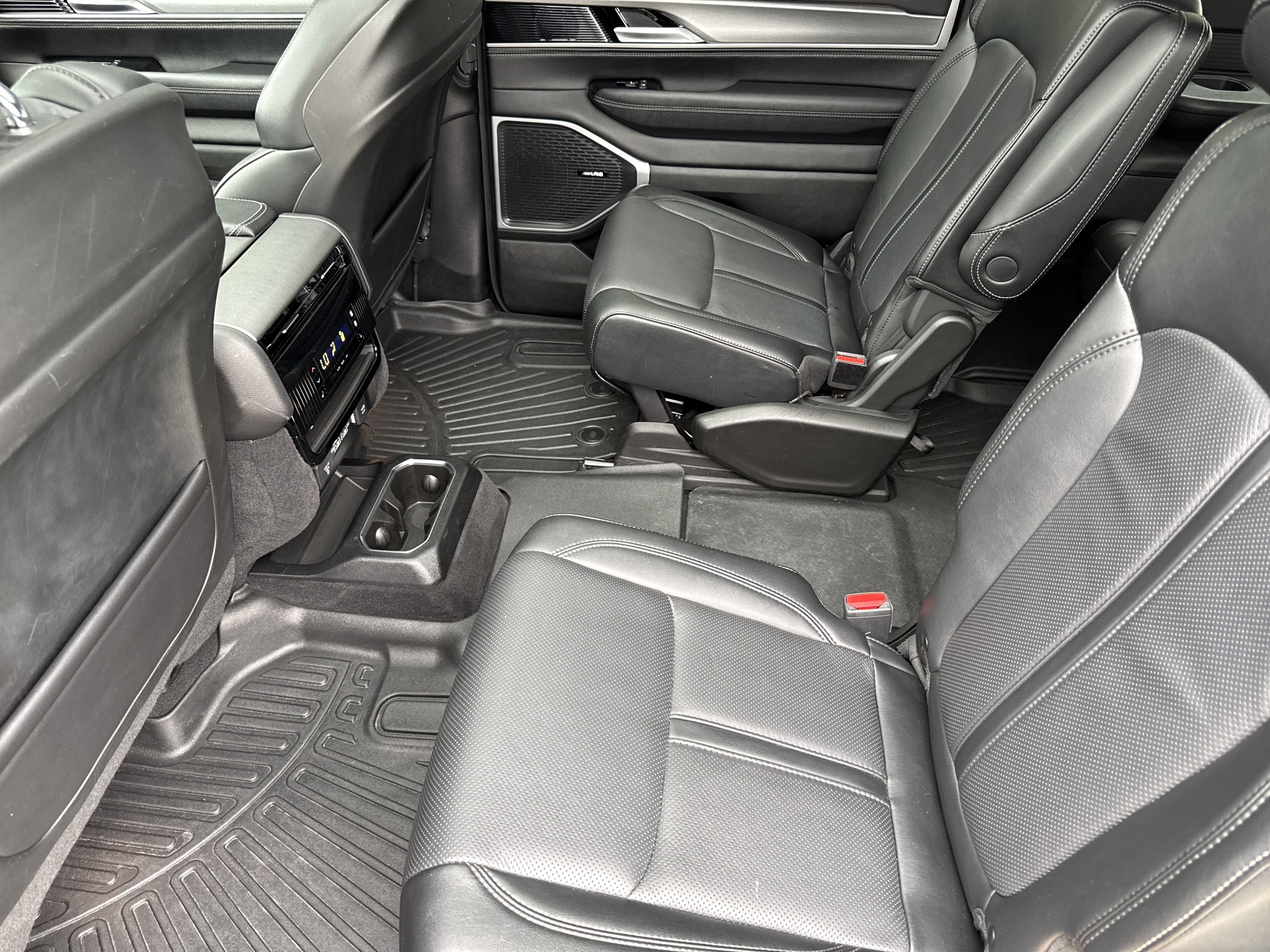 Used 2025 Jeep Wagoneer Series II w/ Premium Group I AWD/4WD image 30