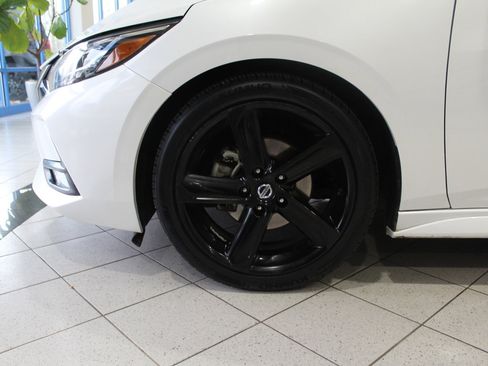 Used 2022 Nissan Sentra SR w/ SR Premium Package image 9