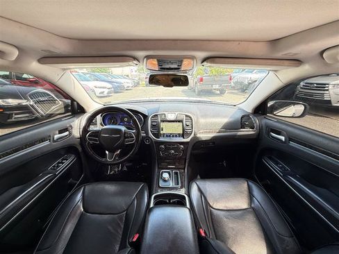 Used 2019 Chrysler 300 Limited AWD/4WD image 27