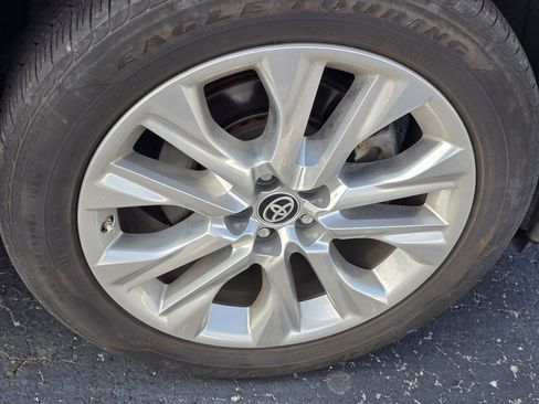 Used 2024 Toyota Highlander Limited AWD/4WD image 20