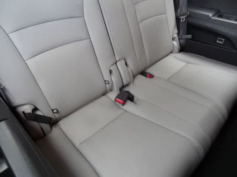 Used 2017 Honda Pilot Touring image 11