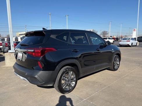 Used 2022 Kia Seltos LX image 3