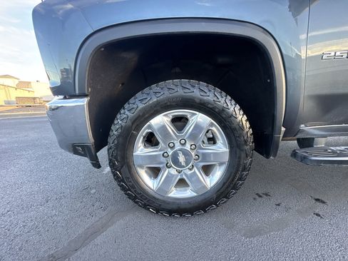 Used 2020 Chevrolet Silverado 2500 LTZ w/ LTZ Plus Package image 10