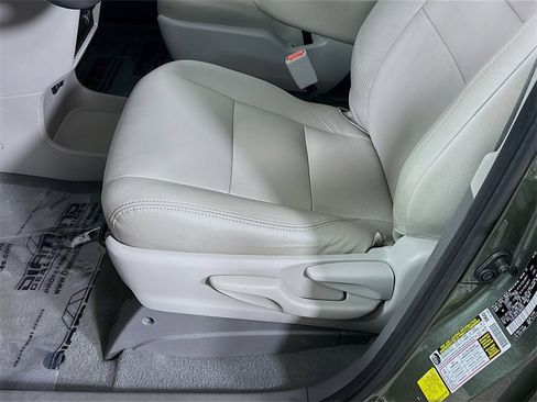 Certified 2020 Toyota Sienna L image 23