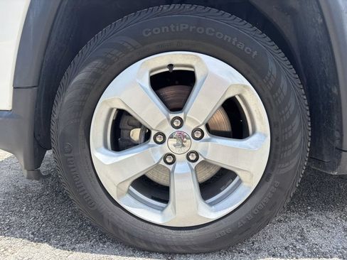 Used 2018 Jeep Compass Latitude w/ Popular Equipment Group FWD image 37