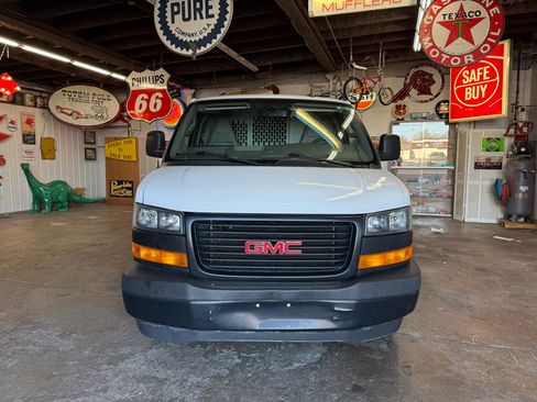 Used 2023 GMC Savana 2500 w/ Driver Convenience Package image 8