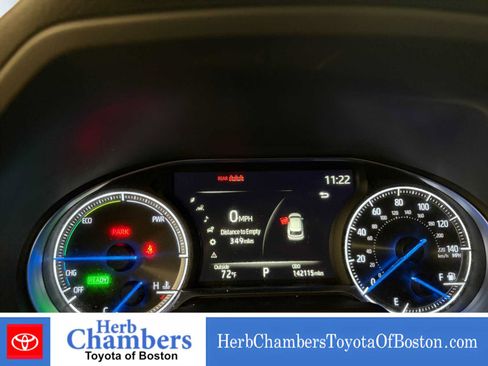 Used 2022 Toyota Venza XLE AWD/4WD image 5