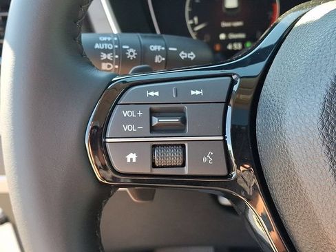 Used 2025 Honda Pilot Touring image 22