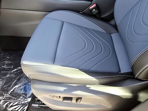 New 2025 Volkswagen Tiguan SE image 21