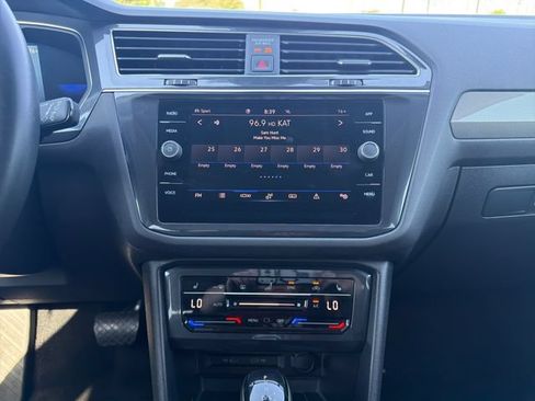 Used 2022 Volkswagen Tiguan SE AWD/4WD image 17