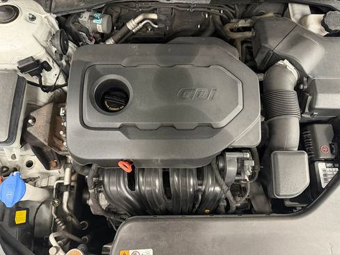 Used 2015 Hyundai Sonata Limited w/ Option Group 05 FWD image 9
