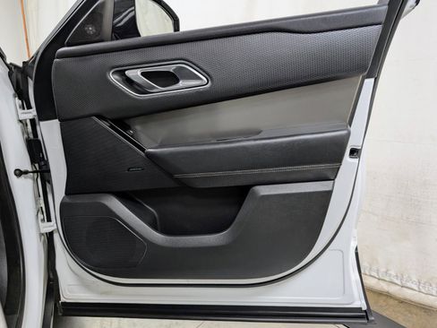 Used 2018 Land Rover Range Rover Velar S image 23