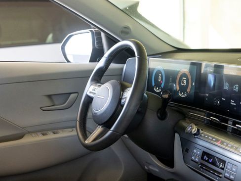 Used 2024 Hyundai Kona SEL image 30